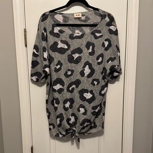 BiBi Gray and White Animal Print Short Sleeve Top
